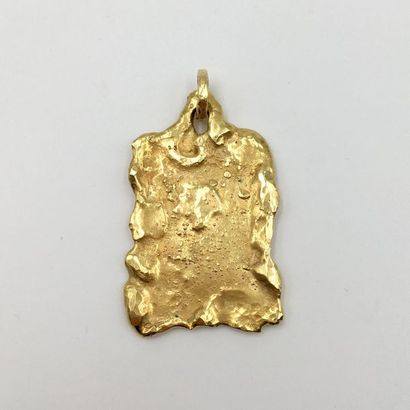 null JANDAG

PENDENTIF rectangulaire en or jaune (750 millièmes). Signé JANDAG.

Dim. ...