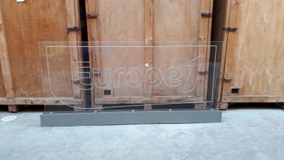 null Grand panneau en plexiglas marqué Europe 1