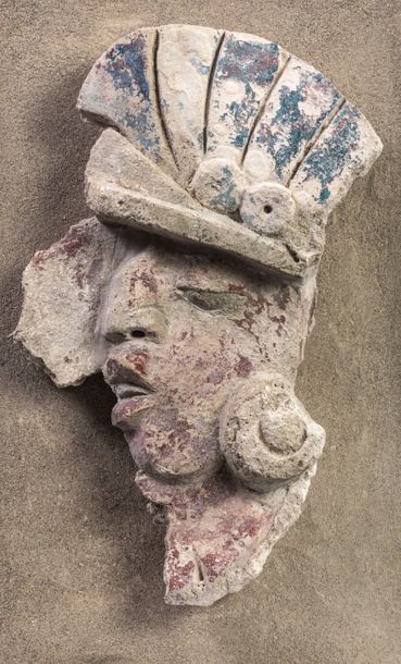 null Bas - relief représentant le profil d'un dignitaire
Typiquement maya, ce profil...
