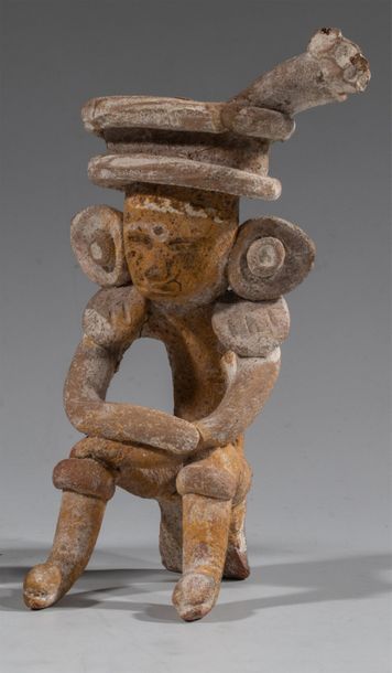 null Personnage assis
Terre cuite brune massive
Culture Teotihuacan, Mexique 500...