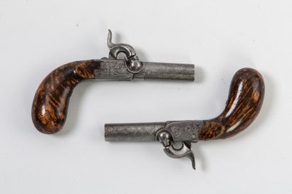 null paire de pistolets coup de poing à percussion

vers 1830, à l'ecossaise, à balles...