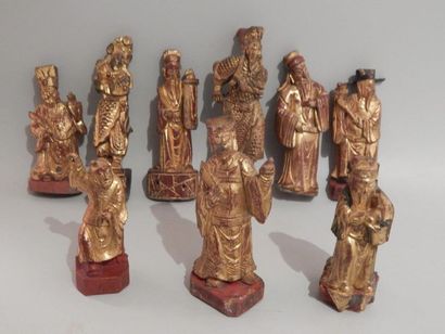 null neuf adorants sculptés en bois doré et laqué .Chine du sud début 20eme.H : 11...