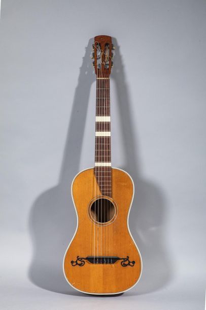 null Guitare allemande dans le style de Weissberger, vers 1950

Caisse et manche...
