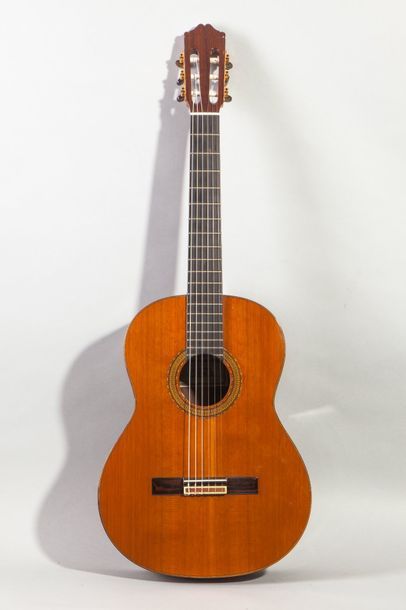 null Guitare classique espagnole de marque Cuenca, modèle Mod 90

Fond et éclisses...
