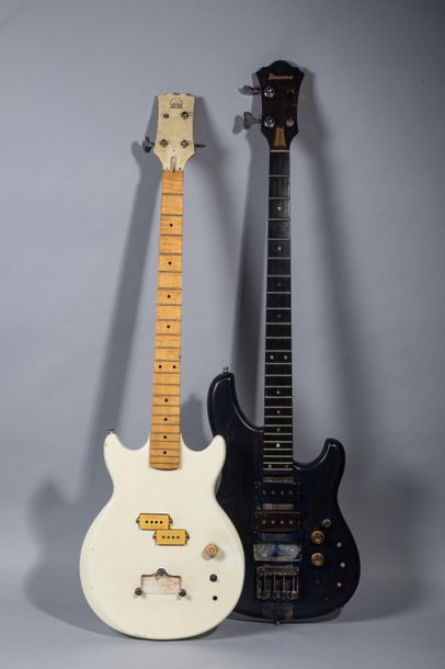 null Lot de 2 basses électrique de marques IBANEZ et HONDO

En l'état

