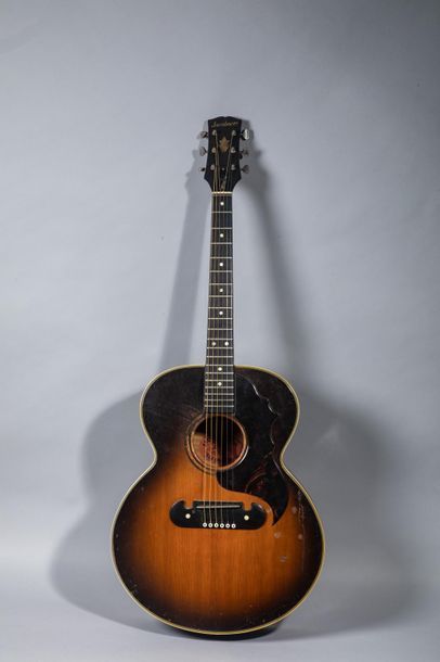 null Guitare Folk de JACOBACCI en copie d'une J200

Finition sunburst, caisse en...