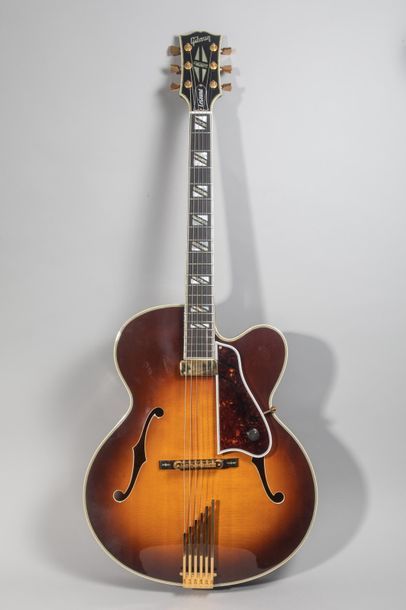 null GUitare acoustique archtop équipée d'un micro Johnny SMITH de marque GIBSON,...