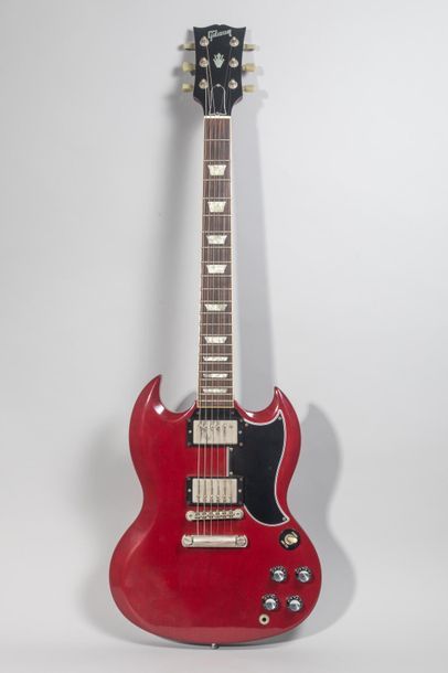 null Guitare électrique solidbody de marque GIBSON, modèle SG, finition Cherry, marques...