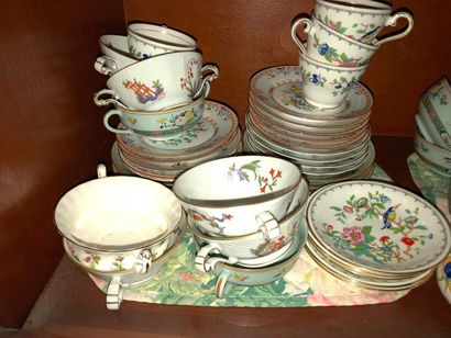 null lot de vaisselle, dépareillée, dont partie de service à thé en porcelaine de...