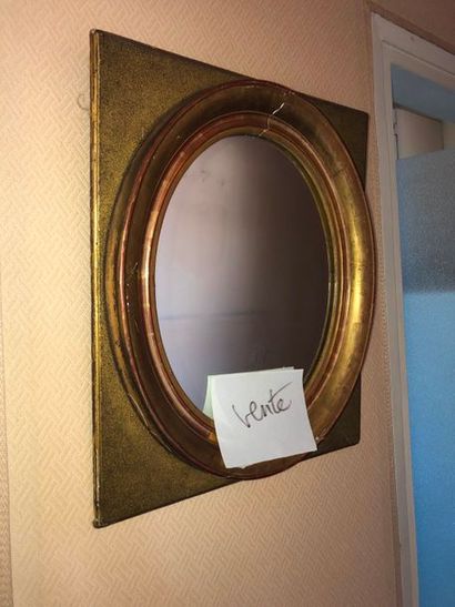 null petit miroir ovale dans un encadrement rectangulaire, stuc doré, XX ème s.