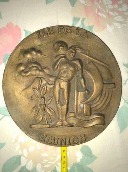 null Tape de bouche en bronze "Il e de la Réunion", diam. 23 cm