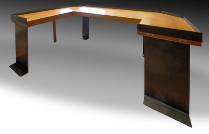 U-shaped desk with a foot in sheet iron,...
