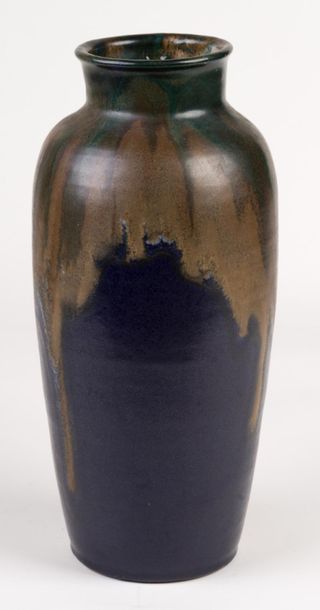 null Vase en terre cuite, signé DENBACH, année 30, H 35cm, L 17cm.