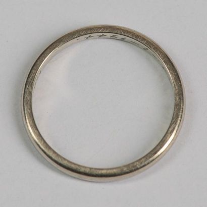 null Wedding ring in 750 thousandths white gold. 
Weight: 1.60 g. TDD: 48.5.
