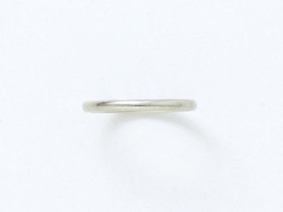null Wedding ring in 750 thousandths white gold. 
Weight: 1.60 g. TDD: 48.5.
