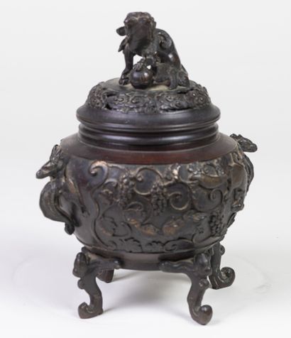 null Perfume burner in bronze, decorated with a Fû dog H : 29cm