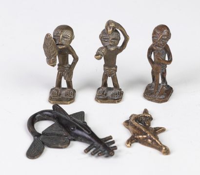null Set of 5 gold weights. Figurative forms including a sawfish, symbol of prosperity,...