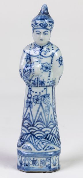 null Porcelain statuette representing a Mandarin, 19th century China, 20cm high.