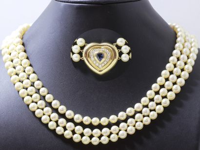 Necklace composed of 3 rows of pearls of...