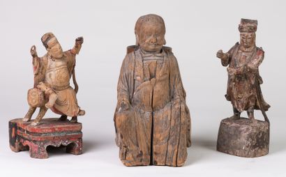 null Three wooden statuettes of dignitaries, showing remains of polychromy, China,...