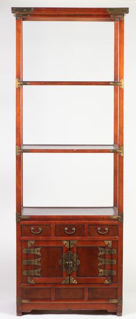 null Chinese furniture XIXth century, three shelves, two doors and three drawers,...