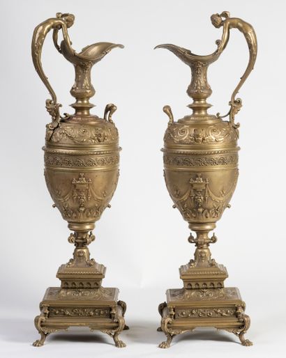 null A pair of neo-renaissance gilt bronze ewers, 19th century, H62.5cm.