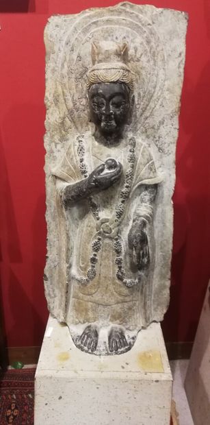null Sculpture "Pierre tombale" en pierre, Asie XXème, H : 83cm, l : 38cm