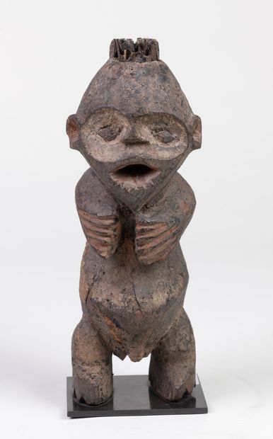 null Tabod or Mantab" statuette from the Mbamga group, with a protective function...