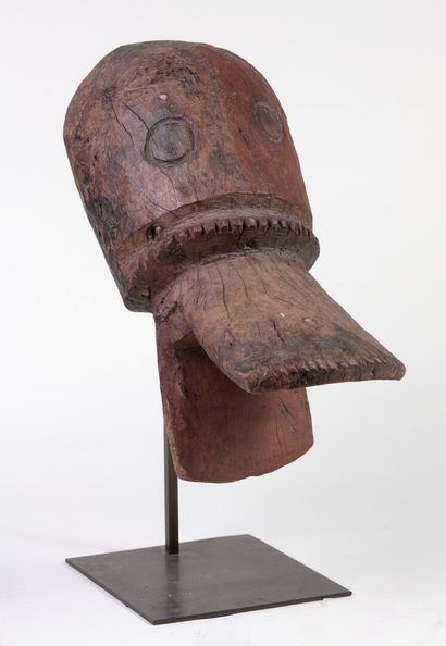 null Crest mask from the "Vaa Bong" cult, with a wide open mouth. Very powerful and...
