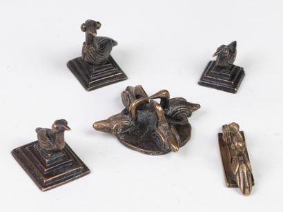 null Lot of 5 beautiful weights to weigh the gold powder. Lost wax bronzes representing...