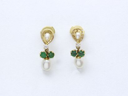 Pair of earrings in gold 750 thousandths,...