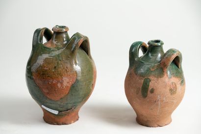  Two gourds with double handles in terracotta and green glaze in Pré d'Auge, H21...