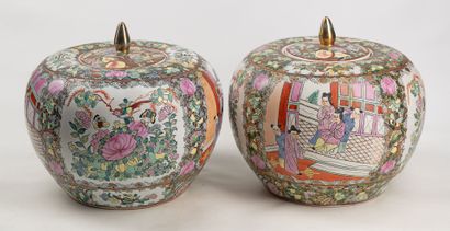 null China: Pair of porcelain pots for rotten with Palace scene and cartouche with...