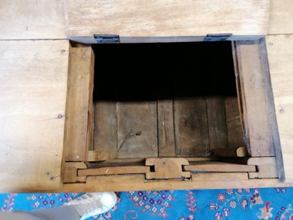 null Large wooden box bench, (handmade), W : 137cm, H : 107 cm, XXth century