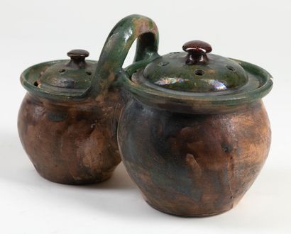  Lunch in terracotta and green and brown glaze in Pré d'Auge (accidents) H : 12,5cm...