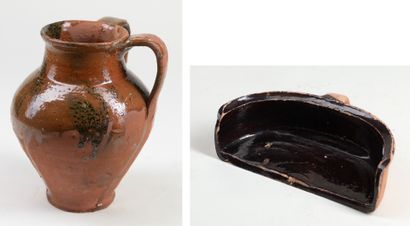 null Set composed of a pottery apple cooker with brown glaze, width 22,5 and a pottery...
