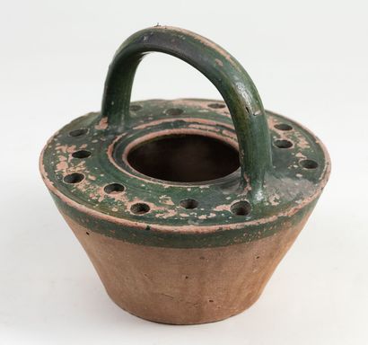 null Fired clay and green glaze in Pré d'Auge, H23cm joined apple fired in martincamp,...