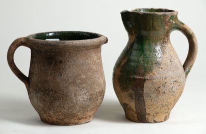 null Terracotta passeoir, Diam: 22,5cm we join two terracotta jugs and green glaze...