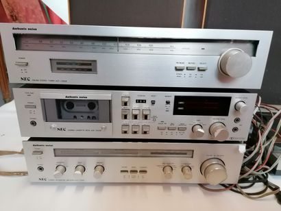 null Une platine AUTHENTIC SERIES comprenant un ampli NEC, un lecteur de cassette...