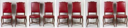 null 
 Ensemble de 9 chaises XXème en bois et cuir rouge. 
