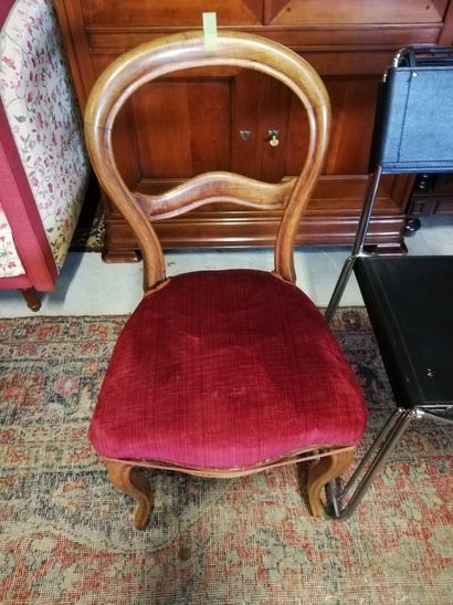 null Lot de 2 chaises assise en velours bleu à restaurer et 1 chaise en velours rouge...
