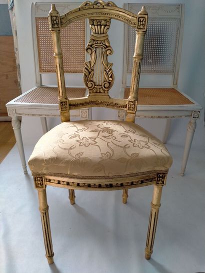 3 chaises de style Louis XVI H : 90