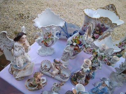  Important lot de porcelaine anciennes environs 35 objets vases de mariées, bougeoirs...