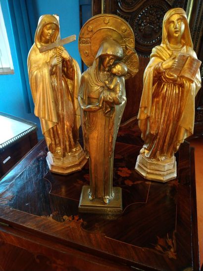 null Ensemble de 4 sculptures religieuse on y joint deux angelots et une étagère...