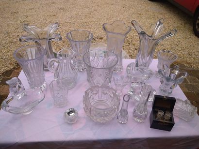 null Ensemble de verrerie et cristal : St Louis, Baccarat, divers : vases, cendriers,...