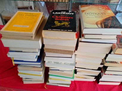 null LIVRES DIVERS : grand ensemble d'environs 410 livres composé de différents ouvrages...
