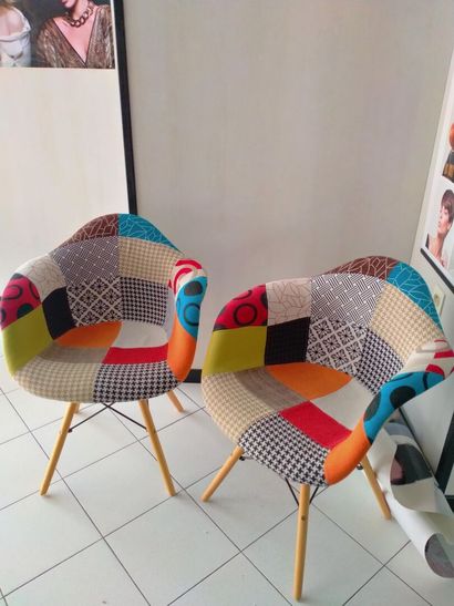 Paire de fauteuils en tissus patchwork