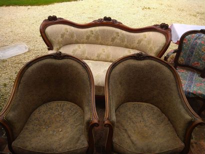 null Ensemble de salon composé d'un canapé anglais XIXe, une paire de fauteuils bergère...