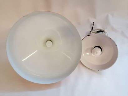 null Lot de deux lampes suspendues Diam 25cm et 41.5cm