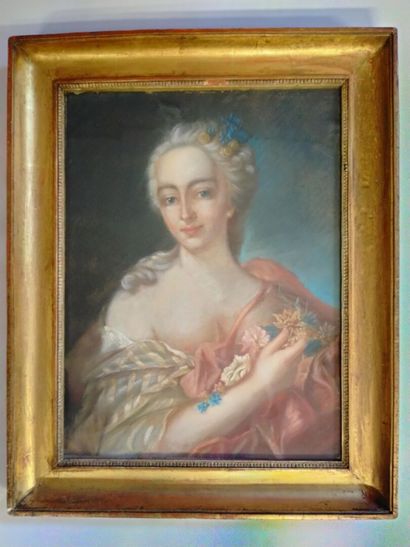 null École française XIXème "Jeune femme" pastel, non signé, 54.5x40.5cm
